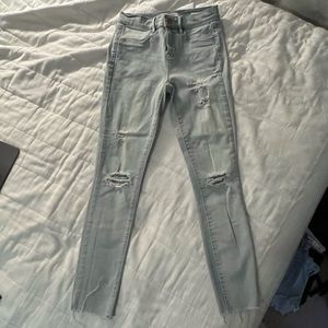 PACSUN WHITE WASH RIPPED JEANS